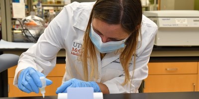 Doctor performing research in a lab.